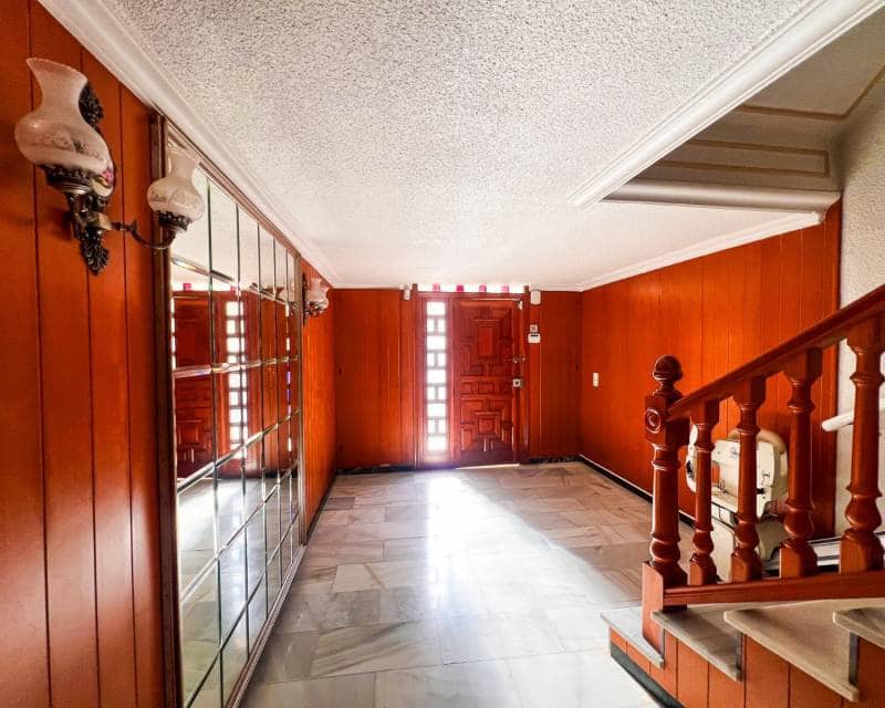 5 bedroom Terraced Villa for sale in Guardamar del Segura with garage - € 380,000 (Ref: 9779105)