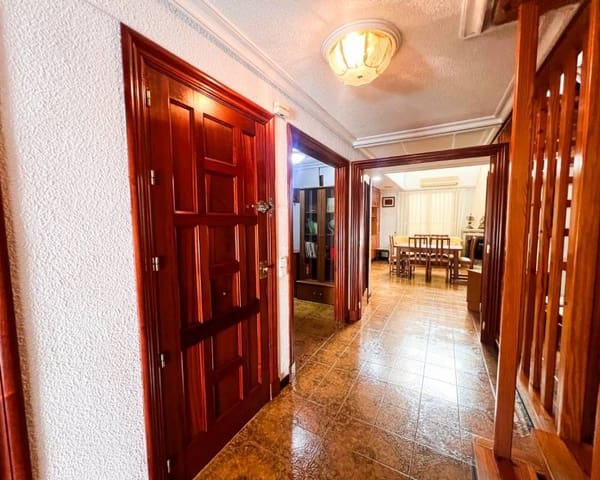 5 sovrum Radhus till salu i Zona Pueblo, Guardamar del Segura med garage - 380 000 € (Ref: 9779105)