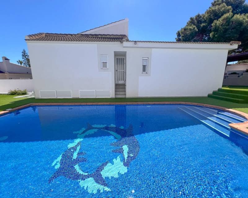 5 quarto Moradia para venda em Los Balcones com piscina - 665 000 € (Ref: 9797636)