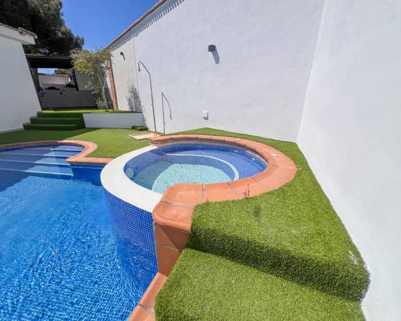 5 quarto Moradia para venda em Los Balcones com piscina - 665 000 € (Ref: 9797636)