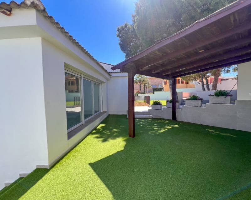 5 quarto Moradia para venda em Los Balcones com piscina - 665 000 € (Ref: 9797636)