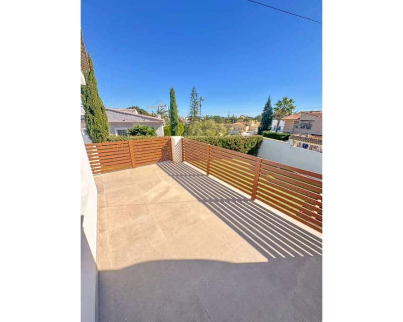 5 quarto Moradia para venda em Los Balcones com piscina - 665 000 € (Ref: 9797636)