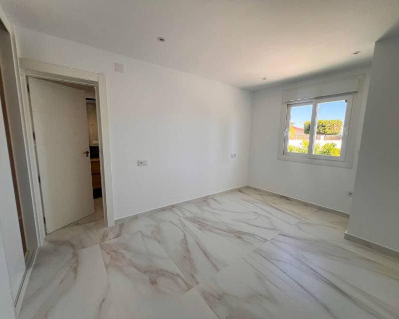 5 quarto Moradia para venda em Los Balcones com piscina - 665 000 € (Ref: 9797636)