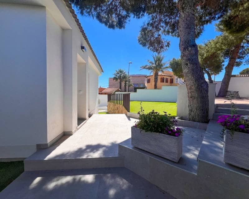 5 quarto Moradia para venda em Los Balcones com piscina - 665 000 € (Ref: 9797636)