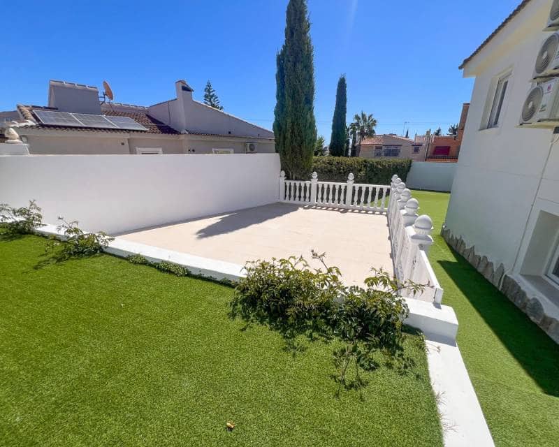 5 quarto Moradia para venda em Los Balcones com piscina - 665 000 € (Ref: 9797636)