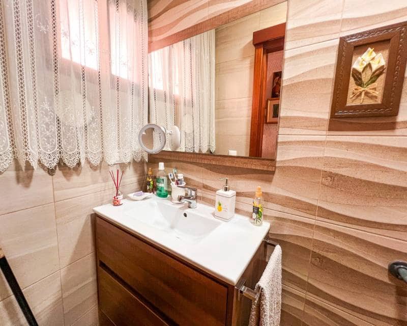 2 makuuhuone Kattohuoneisto myytävänä paikassa Guardamar del Segura mukana 
autotalli - 239 000 € (Ref: 9797637)