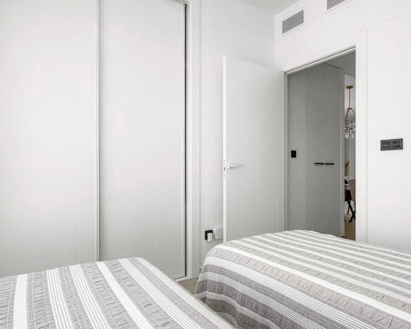 2 soverom Leilighet til salgs i Torrevieja med svømmebasseng garasje - € 312 500 (Ref: 9797641)