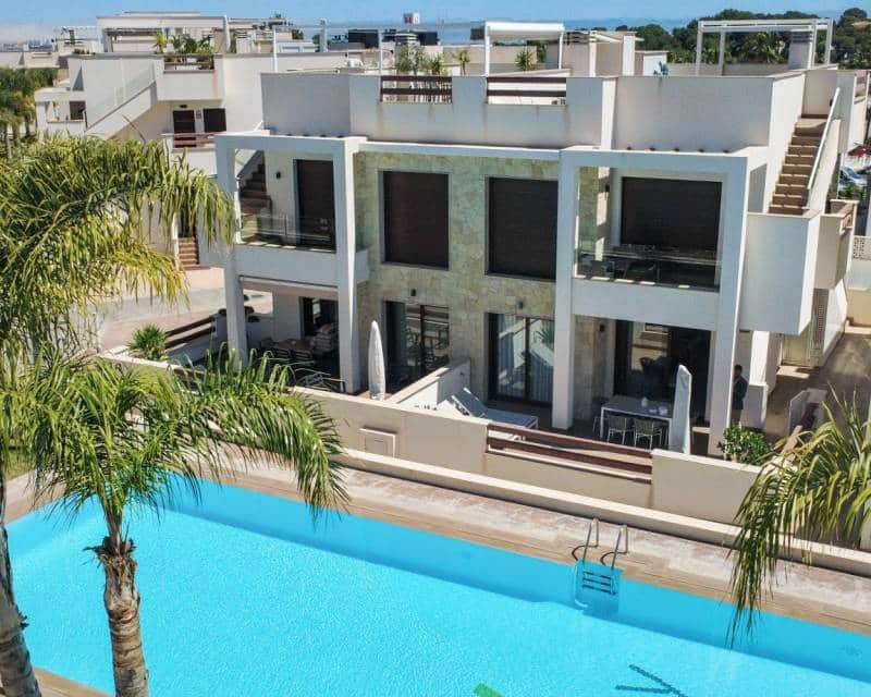 2 soverom Leilighet til salgs i Torrevieja med svømmebasseng garasje - € 312 500 (Ref: 9797641)