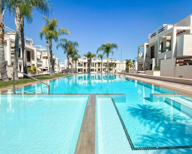 2 soverom Leilighet til salgs i Torrevieja med svømmebasseng garasje - € 312 500 (Ref: 9797641)