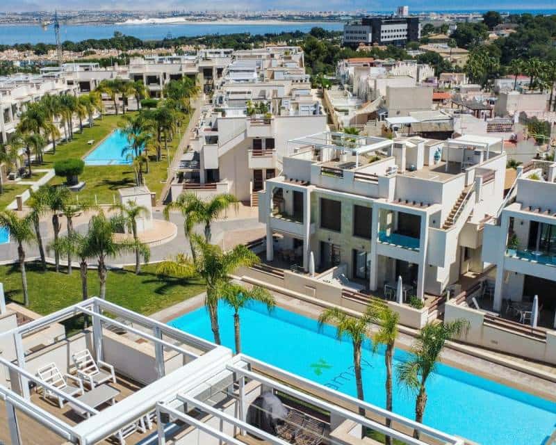 2 soverom Leilighet til salgs i Torrevieja med svømmebasseng garasje - € 312 500 (Ref: 9797641)