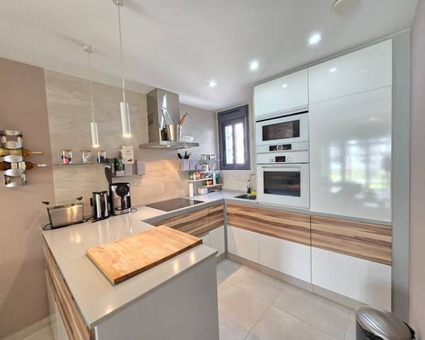 2 slaapkamer Appartement te koop in Punta Prima, Orihuela met zwembad garage - € 259.900 (Ref: 9797642)