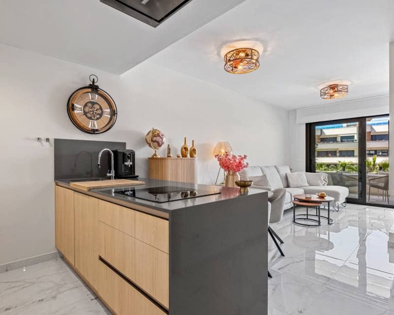 2 makuuhuone Huoneisto myytävänä paikassa Los Altos mukana uima-altaan 
autotalli - 285 000 € (Ref: 9797644)