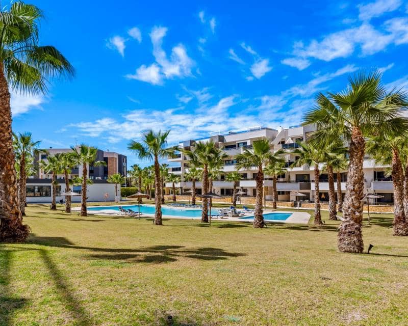 2 makuuhuone Huoneisto myytävänä paikassa Los Altos mukana uima-altaan 
autotalli - 285 000 € (Ref: 9797644)