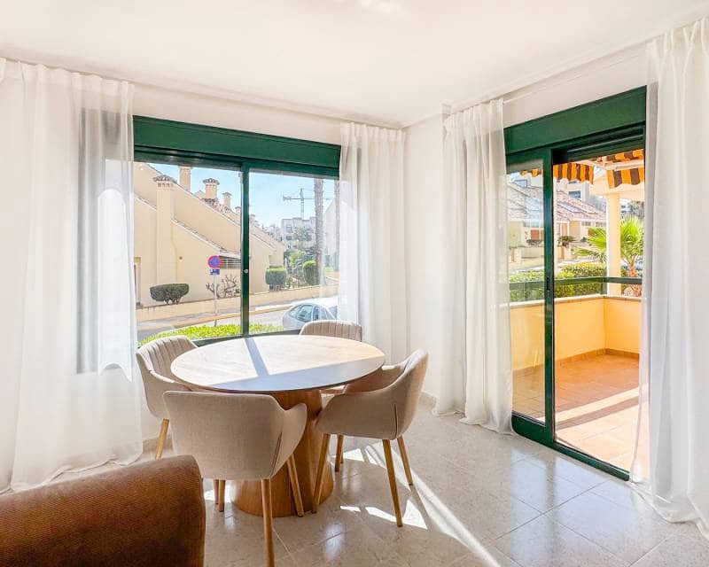 Apartamento de 2 habitaciones en Campoamor en venta con piscina - 249.000 € (Ref: 9797645)