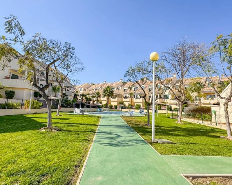 Apartamento de 2 habitaciones en Campoamor en venta con piscina - 249.000 € (Ref: 9797645)