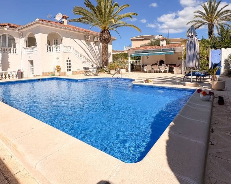 4 soveværelse Villa til salg i Ciudad Quesada med swimmingpool garage - € 734.000 (Ref: 9797650)