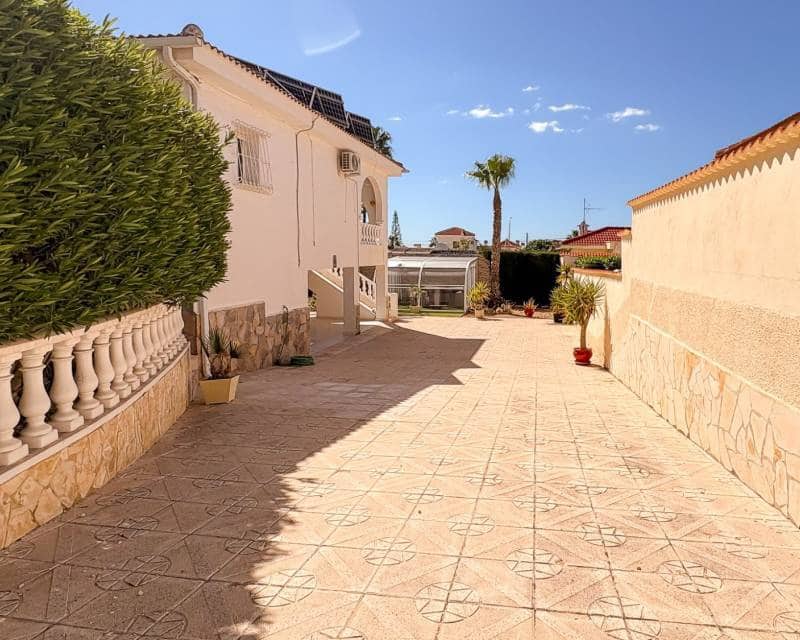 4 soveværelse Villa til salg i Ciudad Quesada med swimmingpool garage - € 734.000 (Ref: 9797650)