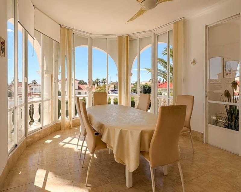 4 soveværelse Villa til salg i Ciudad Quesada med swimmingpool garage - € 734.000 (Ref: 9797650)