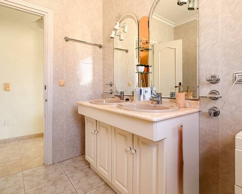 4 soveværelse Villa til salg i Ciudad Quesada med swimmingpool garage - € 734.000 (Ref: 9797650)