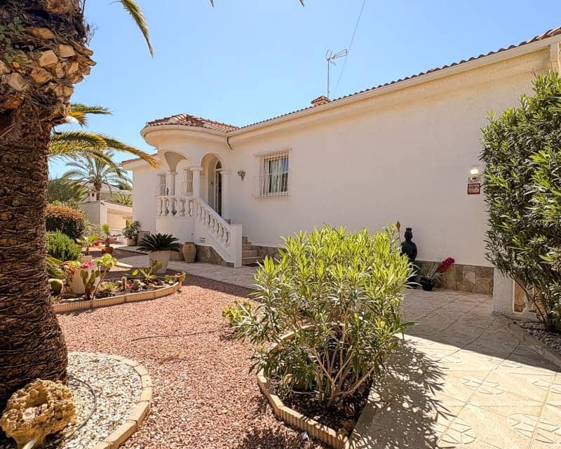 4 soveværelse Villa til salg i Ciudad Quesada med swimmingpool garage - € 734.000 (Ref: 9797650)