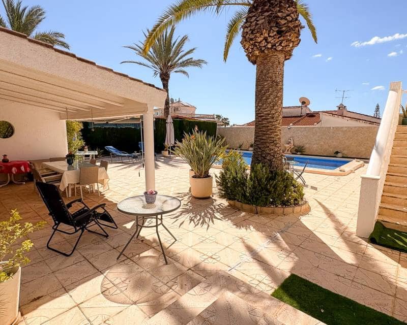 4 soveværelse Villa til salg i Ciudad Quesada med swimmingpool garage - € 734.000 (Ref: 9797650)