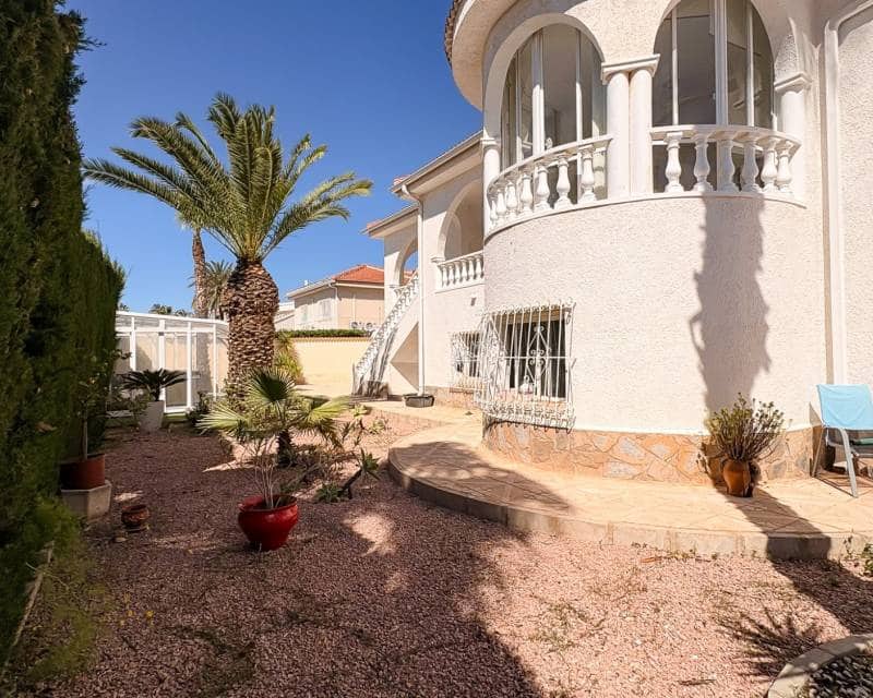 4 soveværelse Villa til salg i Ciudad Quesada med swimmingpool garage - € 734.000 (Ref: 9797650)