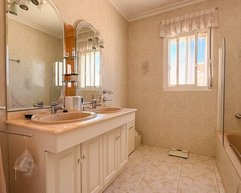 4 soveværelse Villa til salg i Ciudad Quesada med swimmingpool garage - € 734.000 (Ref: 9797650)