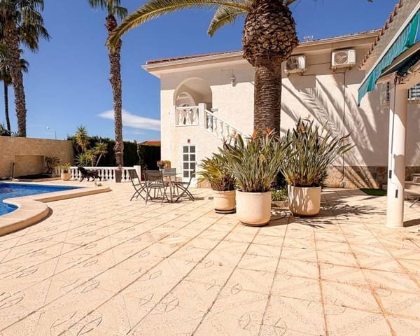 Chalet de 4 habitaciones en Ciudad Quesada, Rojales en venta con piscina garaje - 795.000 € (Ref: 9797650)