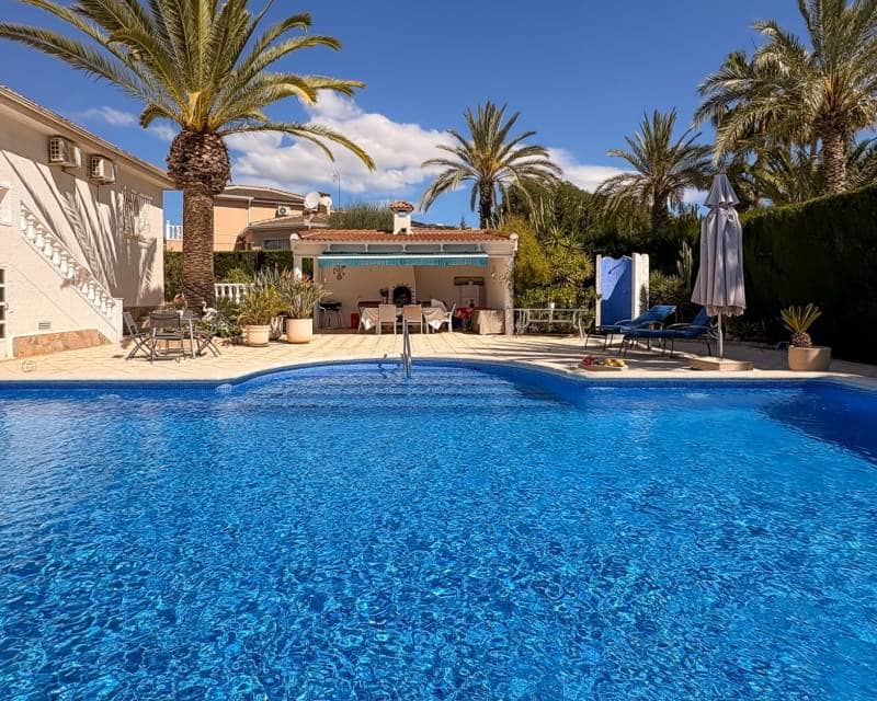 4 soveværelse Villa til salg i Ciudad Quesada med swimmingpool garage - € 734.000 (Ref: 9797650)