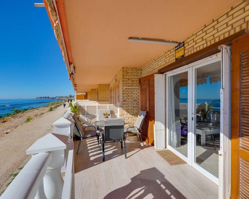 3 makuuhuone Ranta-asunto myytävänä paikassa Torrevieja - 290 000 € (Ref: 9797651)