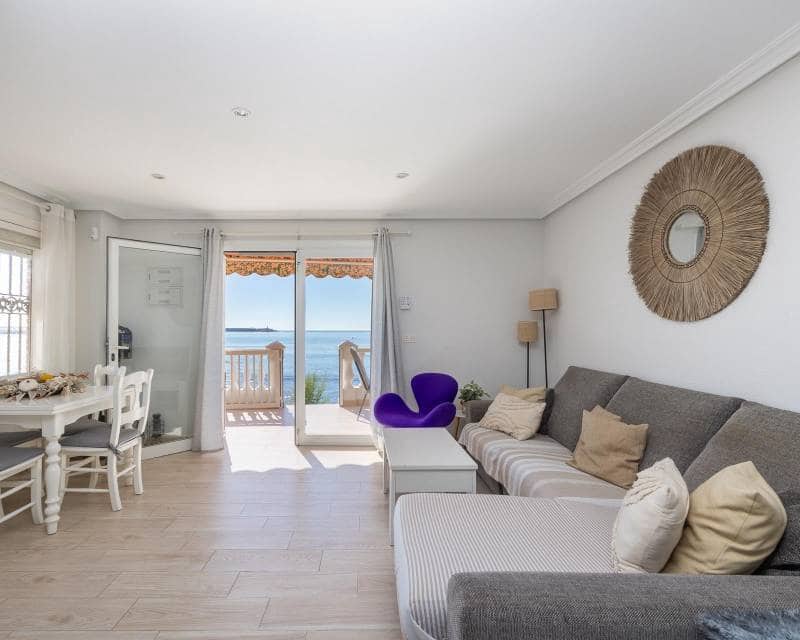 3 makuuhuone Ranta-asunto myytävänä paikassa Torrevieja - 290 000 € (Ref: 9797651)