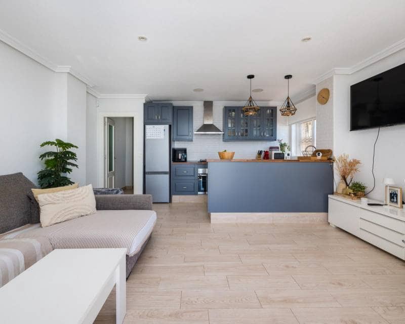 3 makuuhuone Ranta-asunto myytävänä paikassa Torrevieja - 290 000 € (Ref: 9797651)