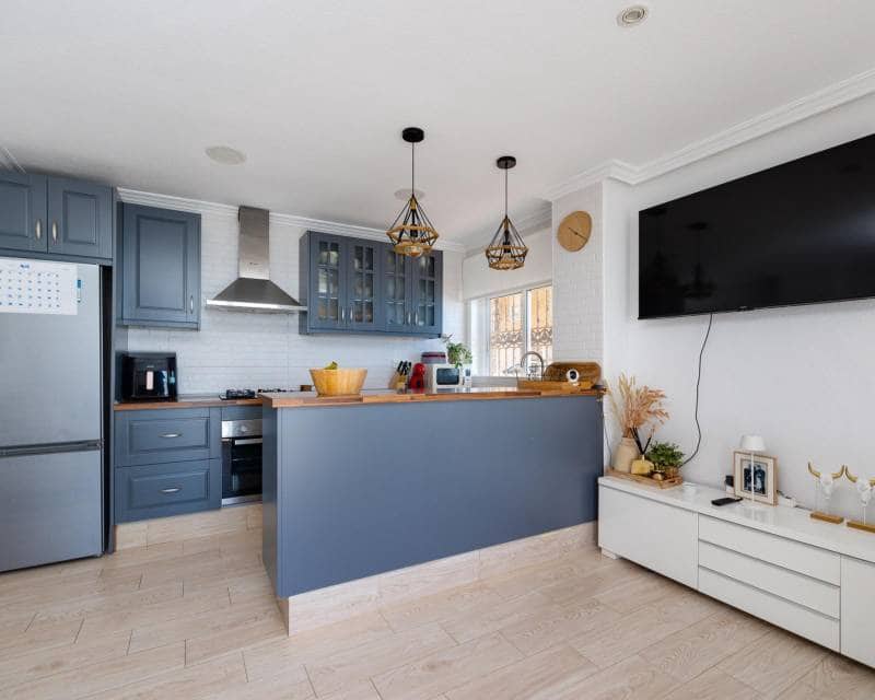 3 makuuhuone Ranta-asunto myytävänä paikassa Torrevieja - 290 000 € (Ref: 9797651)