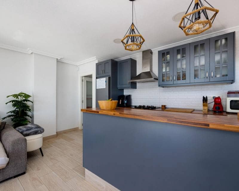 3 makuuhuone Ranta-asunto myytävänä paikassa Torrevieja - 290 000 € (Ref: 9797651)