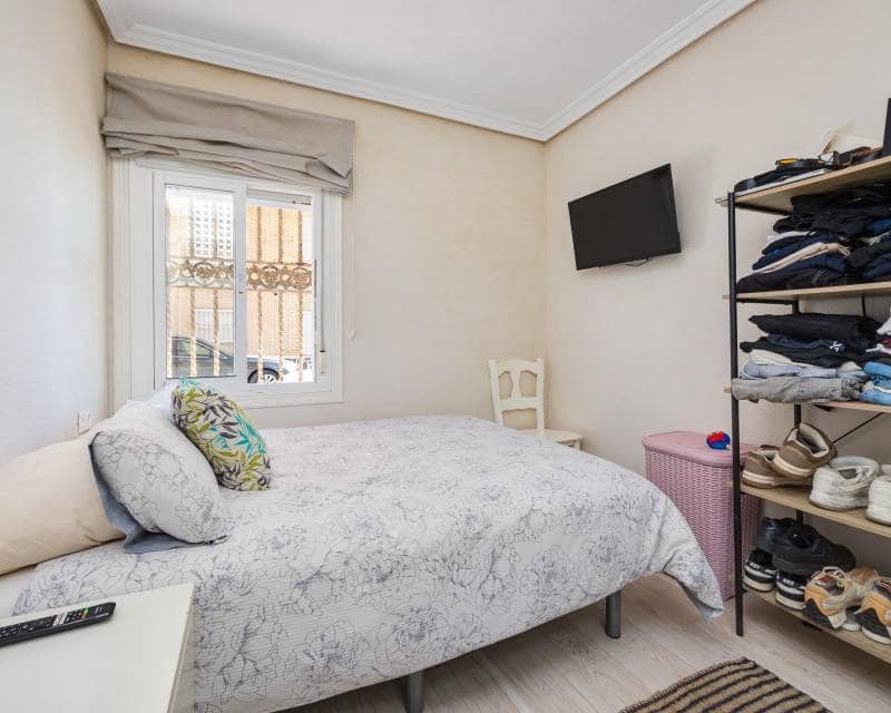 3 makuuhuone Ranta-asunto myytävänä paikassa Torrevieja - 290 000 € (Ref: 9797651)