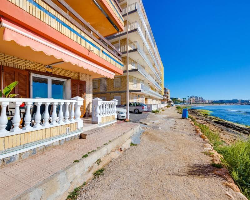 3 makuuhuone Ranta-asunto myytävänä paikassa Torrevieja - 290 000 € (Ref: 9797651)