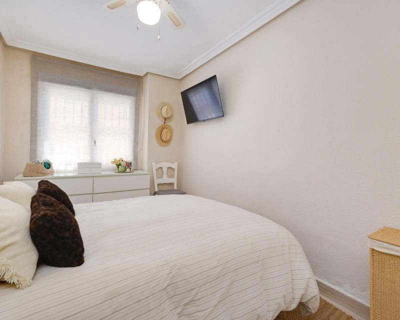 3 makuuhuone Ranta-asunto myytävänä paikassa Torrevieja - 290 000 € (Ref: 9797651)