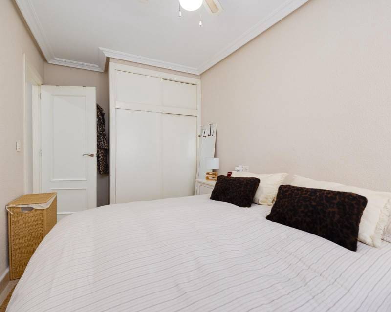 3 makuuhuone Ranta-asunto myytävänä paikassa Torrevieja - 290 000 € (Ref: 9797651)