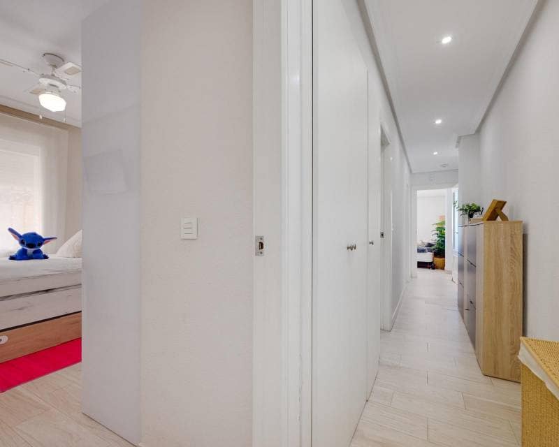 3 makuuhuone Ranta-asunto myytävänä paikassa Torrevieja - 290 000 € (Ref: 9797651)