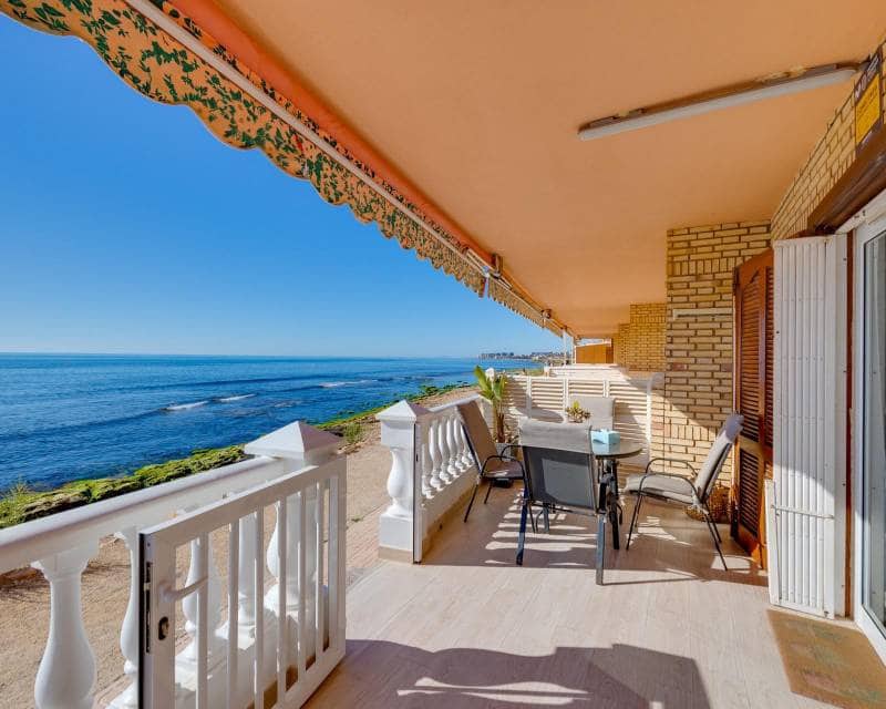 3 makuuhuone Ranta-asunto myytävänä paikassa Torrevieja - 290 000 € (Ref: 9797651)