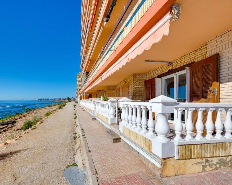 3 makuuhuone Ranta-asunto myytävänä paikassa Torrevieja - 290 000 € (Ref: 9797651)