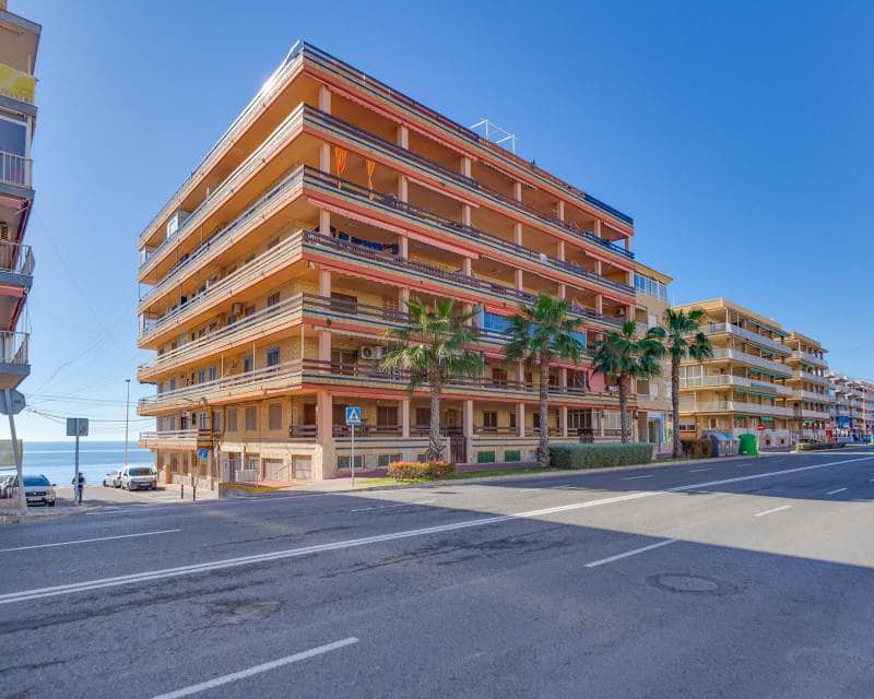 3 makuuhuone Ranta-asunto myytävänä paikassa Torrevieja - 290 000 € (Ref: 9797651)