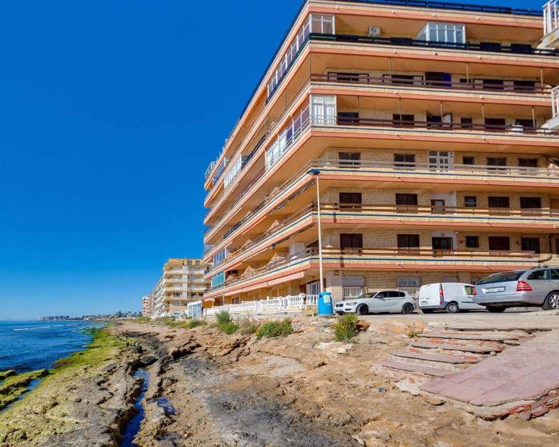 3 makuuhuone Ranta-asunto myytävänä paikassa Torrevieja - 290 000 € (Ref: 9797651)