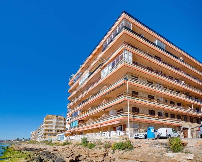 3 makuuhuone Ranta-asunto myytävänä paikassa Torrevieja - 290 000 € (Ref: 9797651)