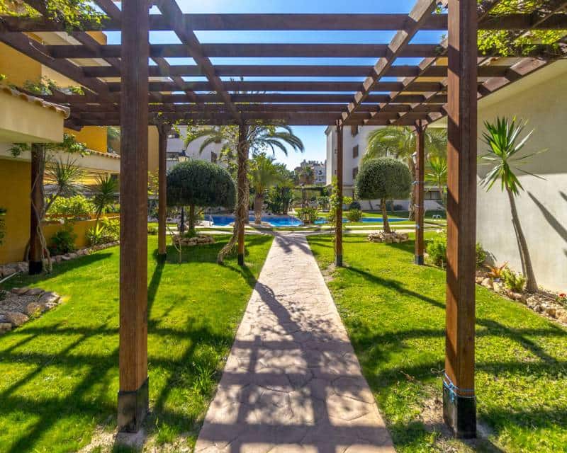 2 soverom Leilighet til salgs i Punta Prima med svømmebasseng garasje - € 345 000 (Ref: 9798012)