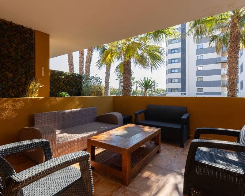 2 soverom Leilighet til salgs i Punta Prima med svømmebasseng garasje - € 345 000 (Ref: 9798012)