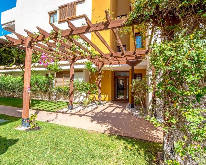 2 soverom Leilighet til salgs i Punta Prima med svømmebasseng garasje - € 345 000 (Ref: 9798012)