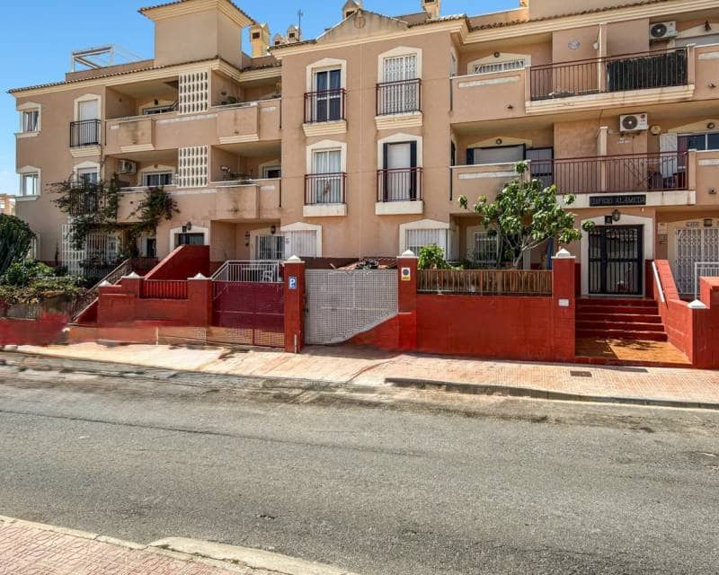 2 chambre Villa/Maison Mitoyenne à vendre à La Florida avec piscine - 179 900 € (Ref: 9807209)