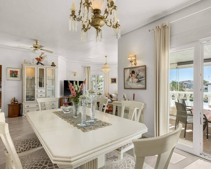 3 soveværelse Villa til salg i Ciudad Quesada med swimmingpool garage - € 495.000 (Ref: 9808599)