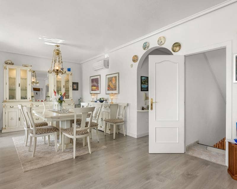 3 soveværelse Villa til salg i Ciudad Quesada med swimmingpool garage - € 495.000 (Ref: 9808599)